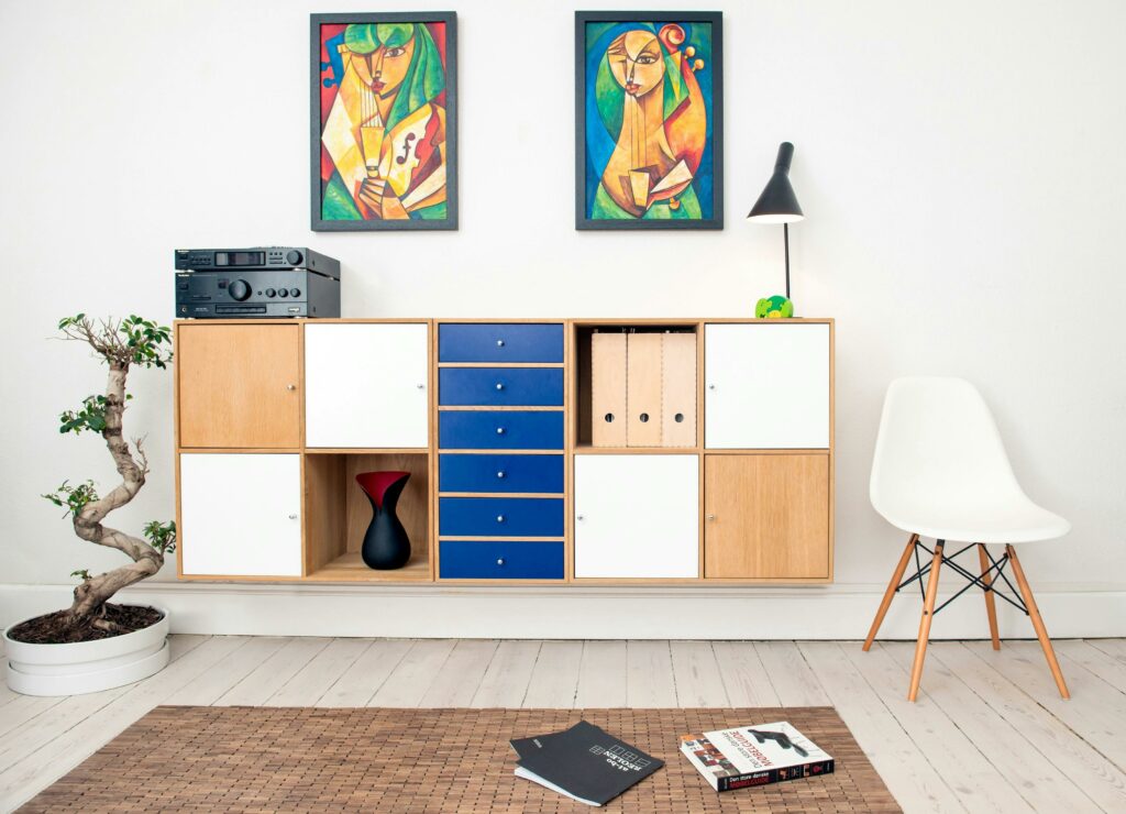 illustration Contemporary room design featuring colorful artwork, sleek furniture, and decorative elements.